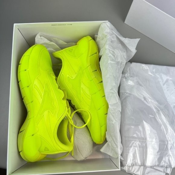 REEBOK X VICTORIA BECKHAM Zig Kinetica Sneaker in Solar Yellow - Picture 11 of 11